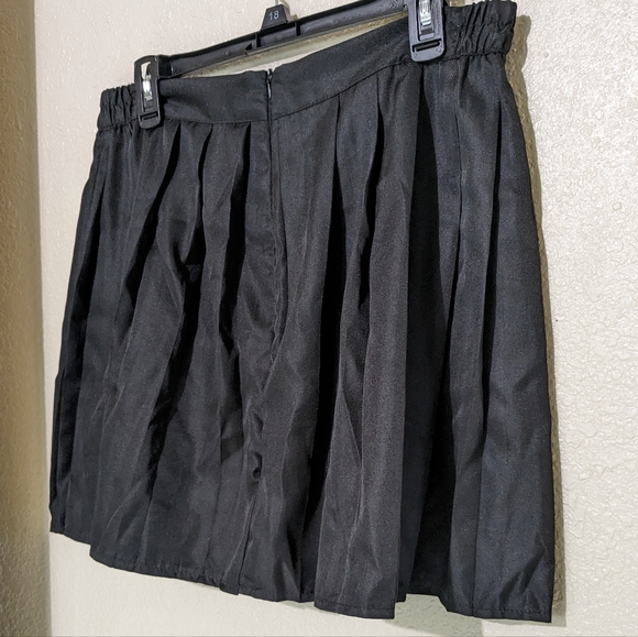 Alternative silk pleated black mini skirt - Picture 2 of 3